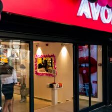 Avon Launches Retail Stores in UK 